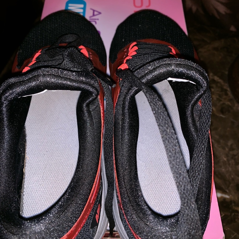 Nike - Picture 2 of 5